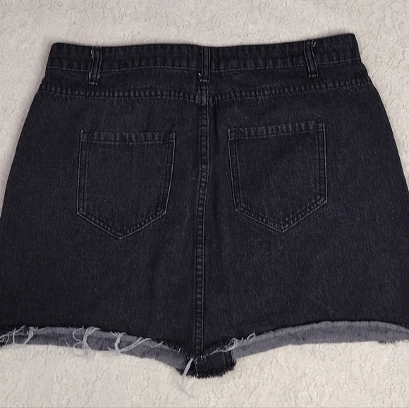 Mud Pie black denim button-up short mini skirt raw hemline women's size L - Picture 2 of 3